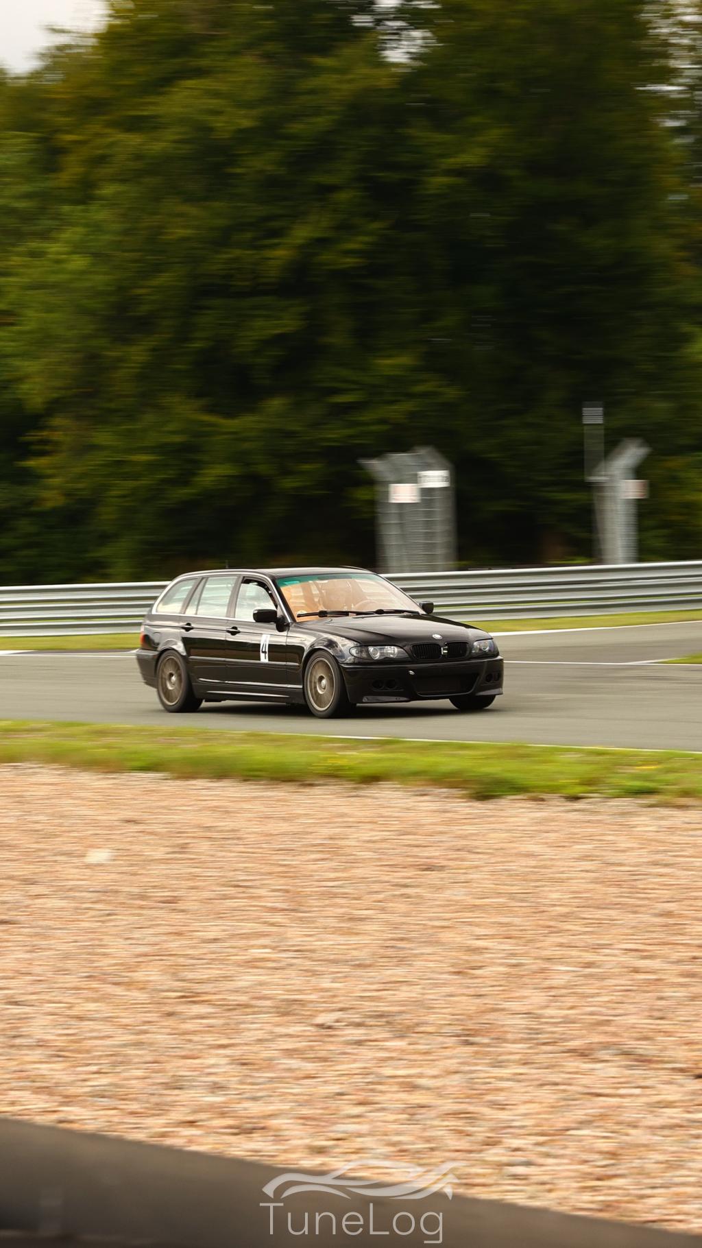 320i