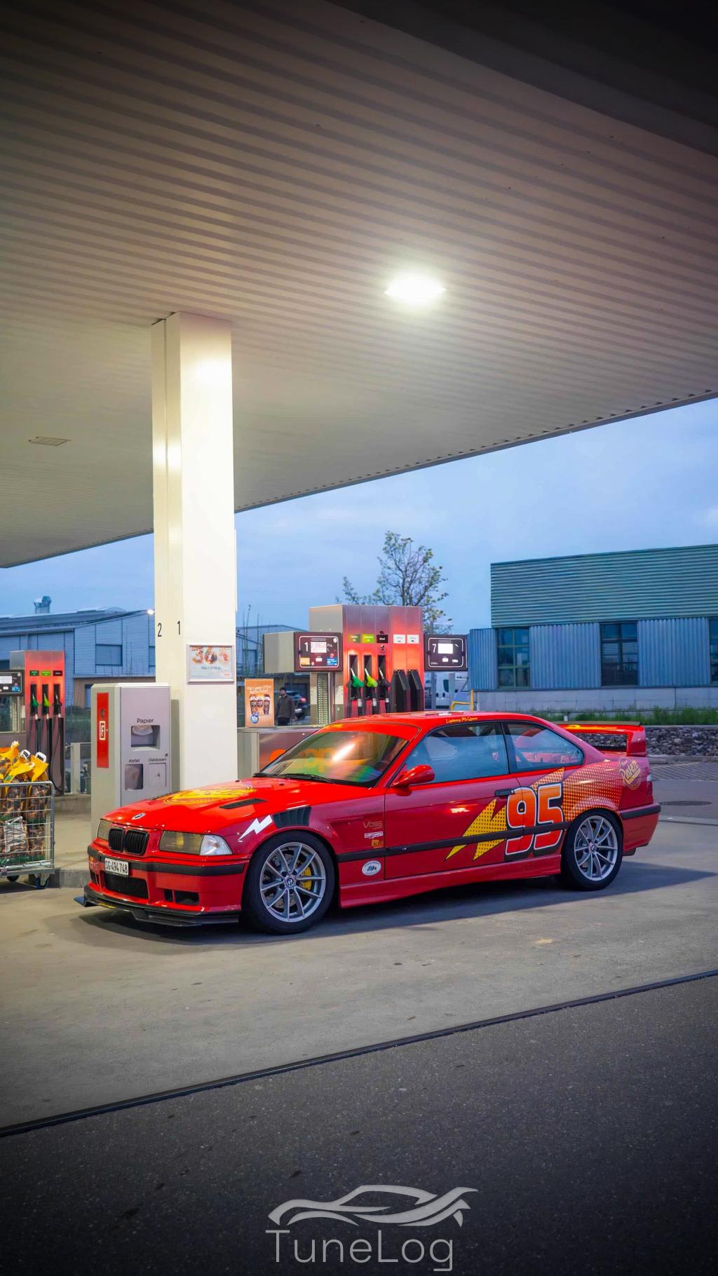 323i